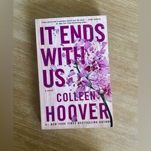It Ends With Us by Colleen Hoover Book
